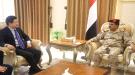 وزير الدفاع يناقش مع القائم بالأعمال الصيني لدى بلادنا مستجدات الاوضاع في اليمن