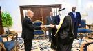 عدن : رئيس مجلس القيادة يتسلم   اوراق اعتماد سفير مملكة البحرين